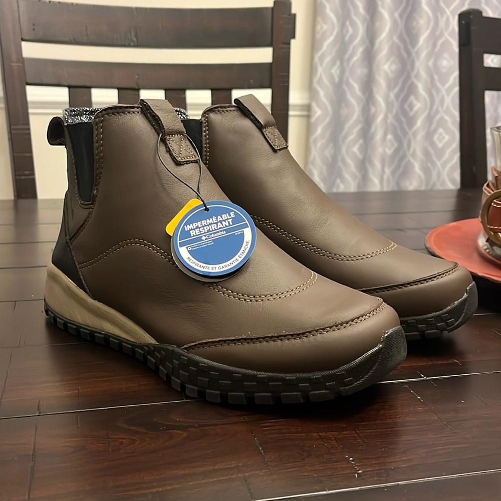 Columbia Fairbanks Chelsea Rover Boots waterproof Omni Heat brown Mens Size 9.5